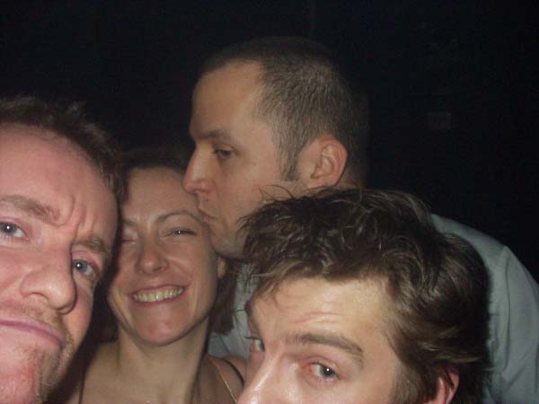 barney-kiss-kate